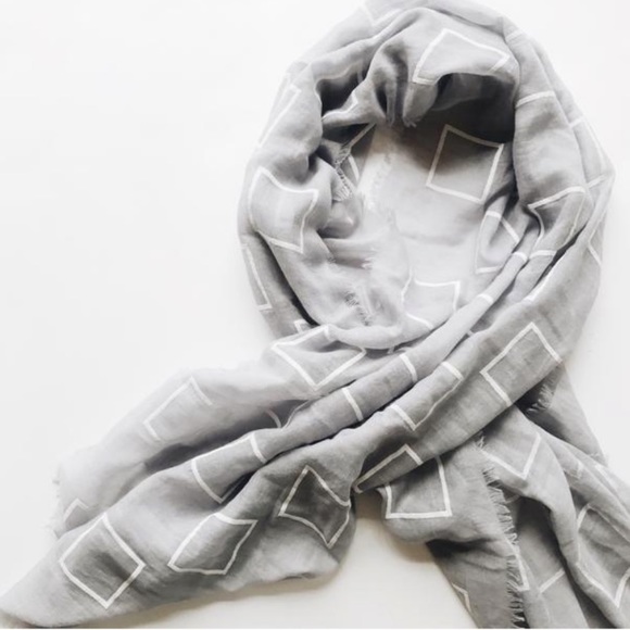 CJLA • Erica White & Gray scarf brand new - Picture 2 of 3